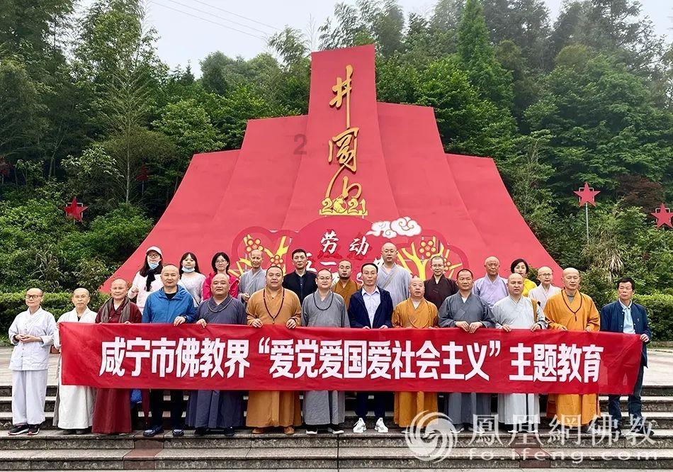 大妈捡手机索要600元不成路边大哭！这种人是什么心理？游戏画面